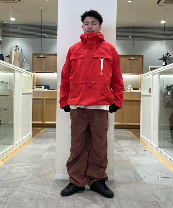 BEAMS TのBEAMS / パイピング スノー パンツを使ったコーディネートを紹介します。｜Rakuten Fashion(楽天ファッション／旧楽天ブランドアベニュー)5330998