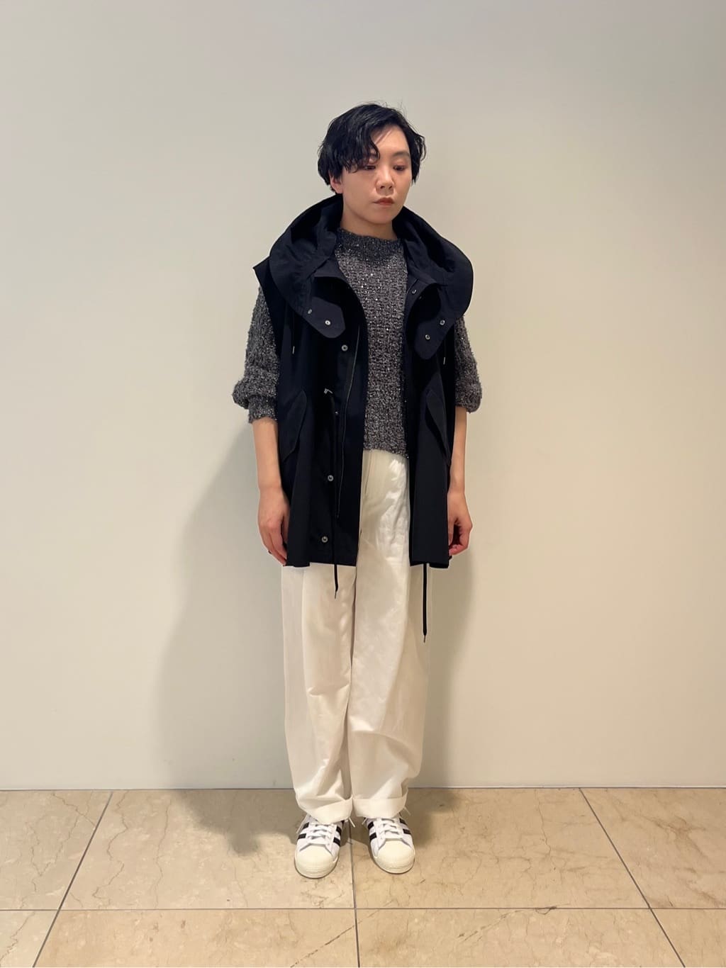 1er Arrondissementのスパンコールリリーニットプルオーバーを使ったコーディネートを紹介します。｜Rakuten Fashion(楽天ファッション／旧楽天ブランドアベニュー)5337518