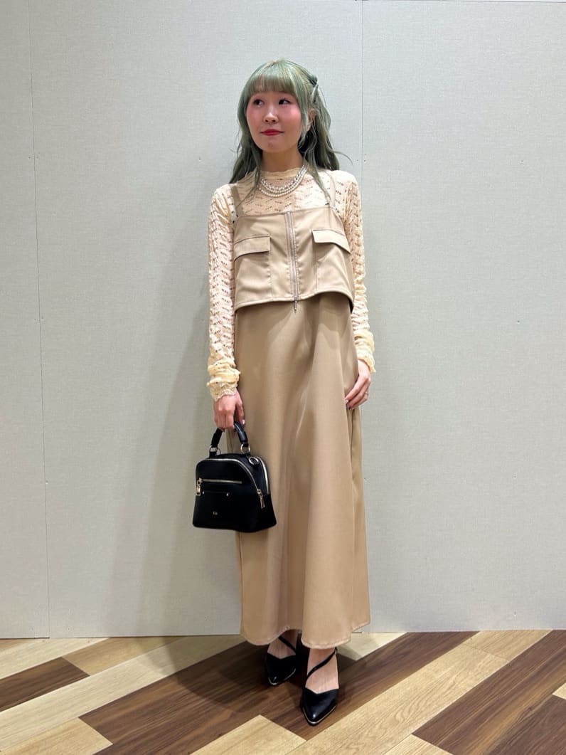 Vinのレイヤードライクジャンパースカートを使ったコーディネートを紹介します。｜Rakuten Fashion(楽天ファッション／旧楽天ブランドアベニュー)5346239