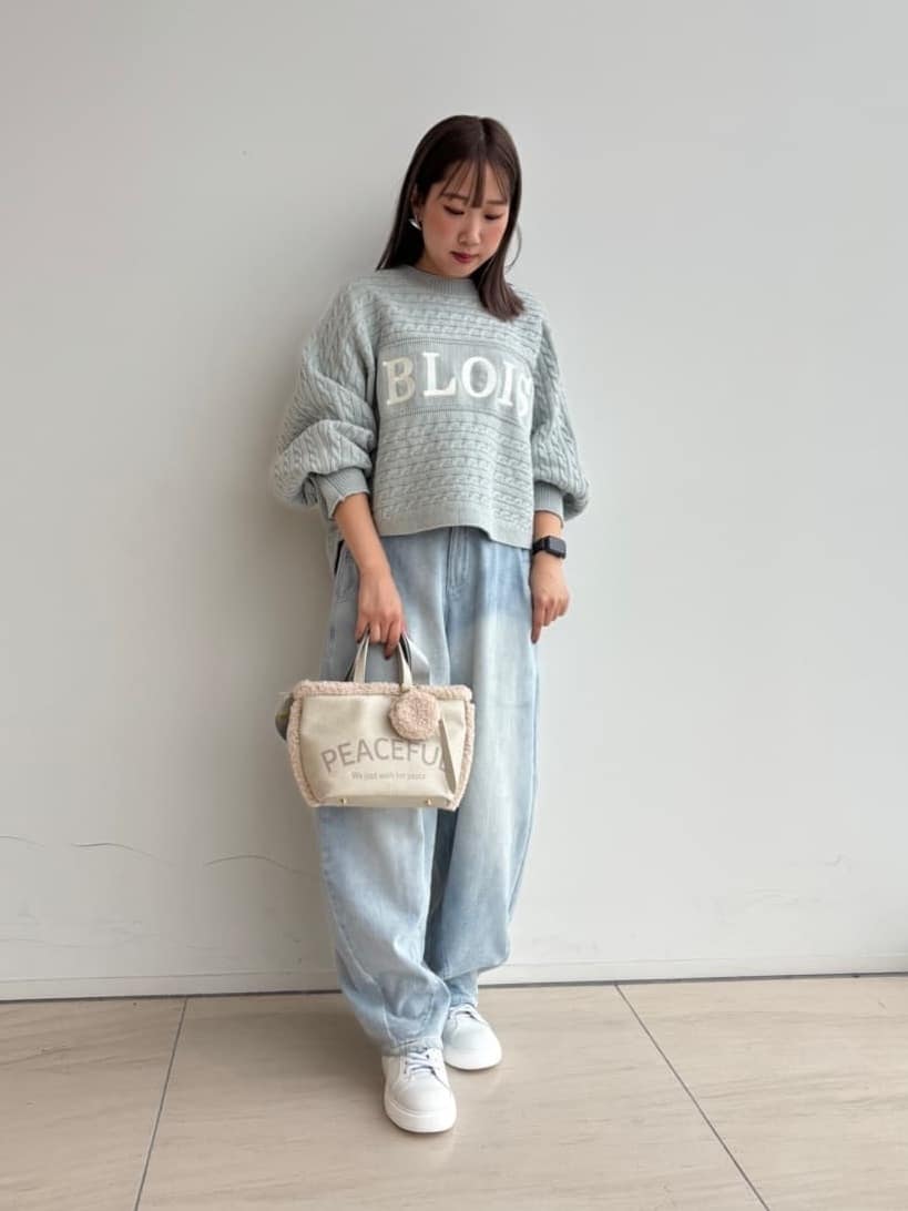 Vinのカットデザインデニムカーブパンツを使ったコーディネートを紹介します。｜Rakuten Fashion(楽天ファッション／旧楽天ブランドアベニュー)5347248