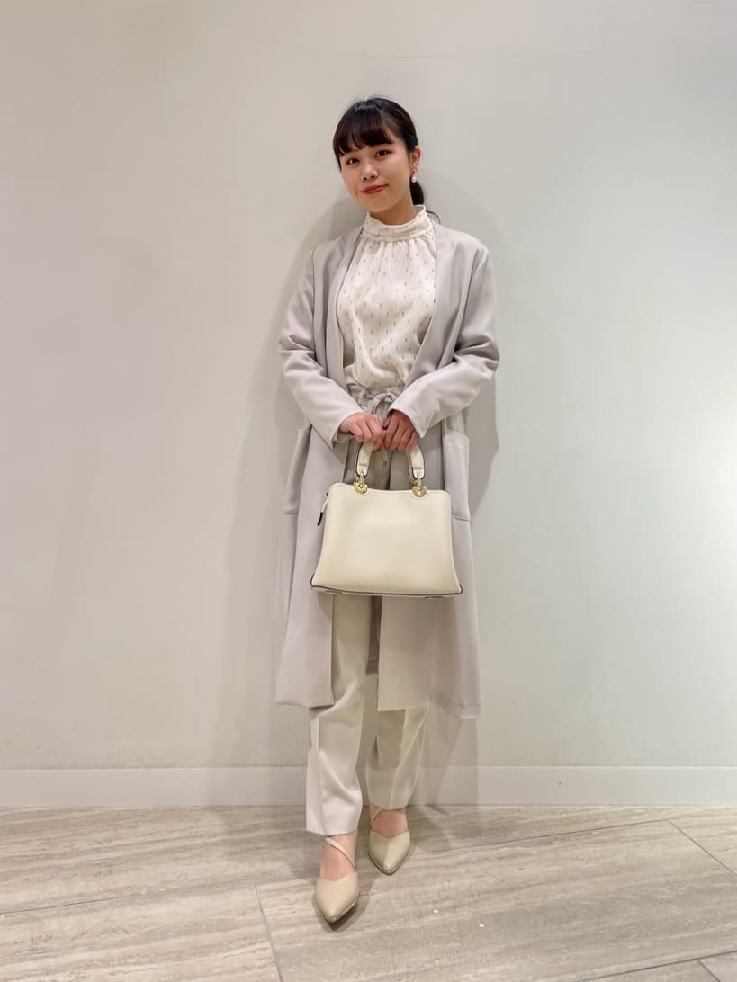 Vinのテープ刺繍ハイネックブラウスを使ったコーディネートを紹介します。｜Rakuten Fashion(楽天ファッション／旧楽天ブランドアベニュー)5360975