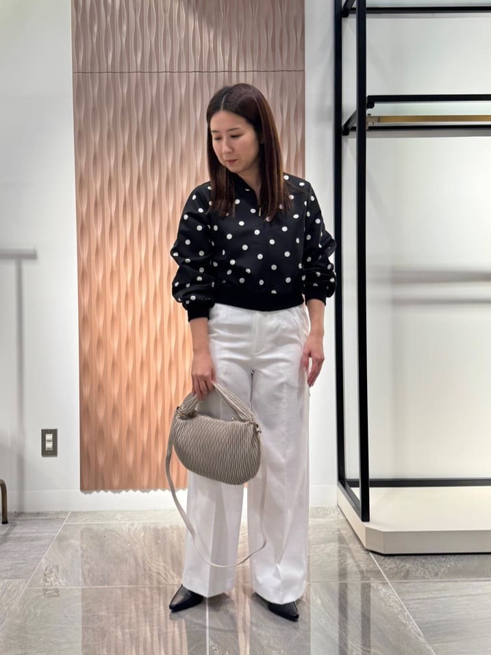 Vinのハーフムーンプリーツハンドバッグ(black,ivory)を使ったコーディネートを紹介します。｜Rakuten Fashion(楽天ファッション／旧楽天ブランドアベニュー)5371415