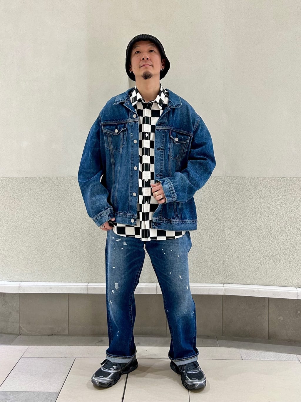JOURNAL STANDARDのLEVI'S(R) / リーバイス(R) 別注 TYPE III TRUCKER JACKET Selvedge INDIGOを使ったコーディネートを紹介します。｜Rakuten Fashion(楽天ファッション／旧楽天ブランドアベニュー)5371660