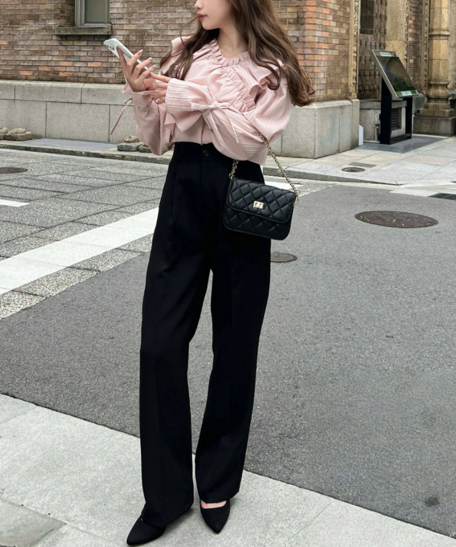 極美品⭐ VIP ⭐限定 黒のキルティングレザーショルダーバッグ moment+ | フェイクレザーキルティング チェーンショルダーバッグ
