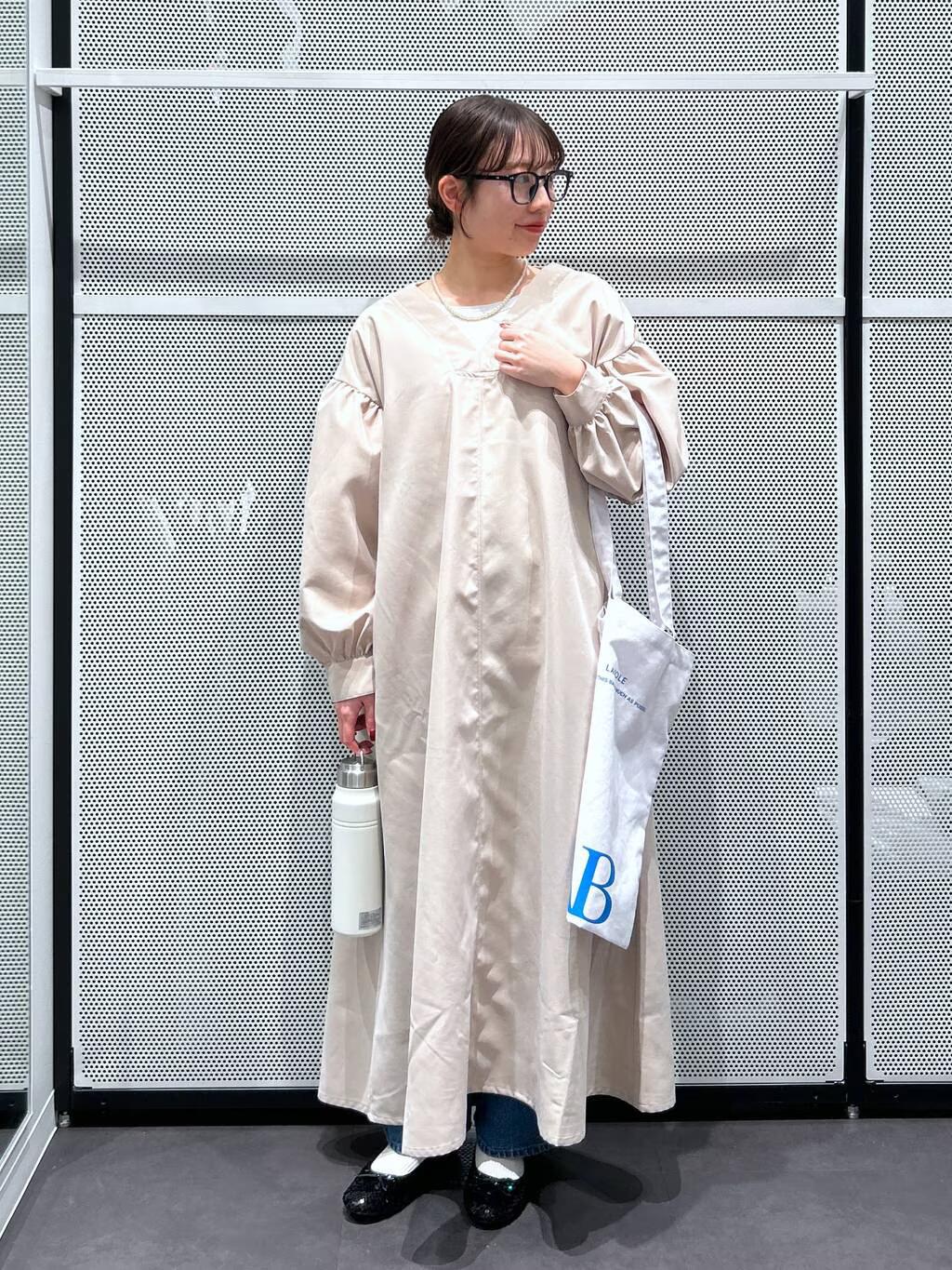 LAKOLEの袖ボリューム長袖ワンピースを使ったコーディネートを紹介します。｜Rakuten Fashion(楽天ファッション／旧楽天ブランドアベニュー)5372945