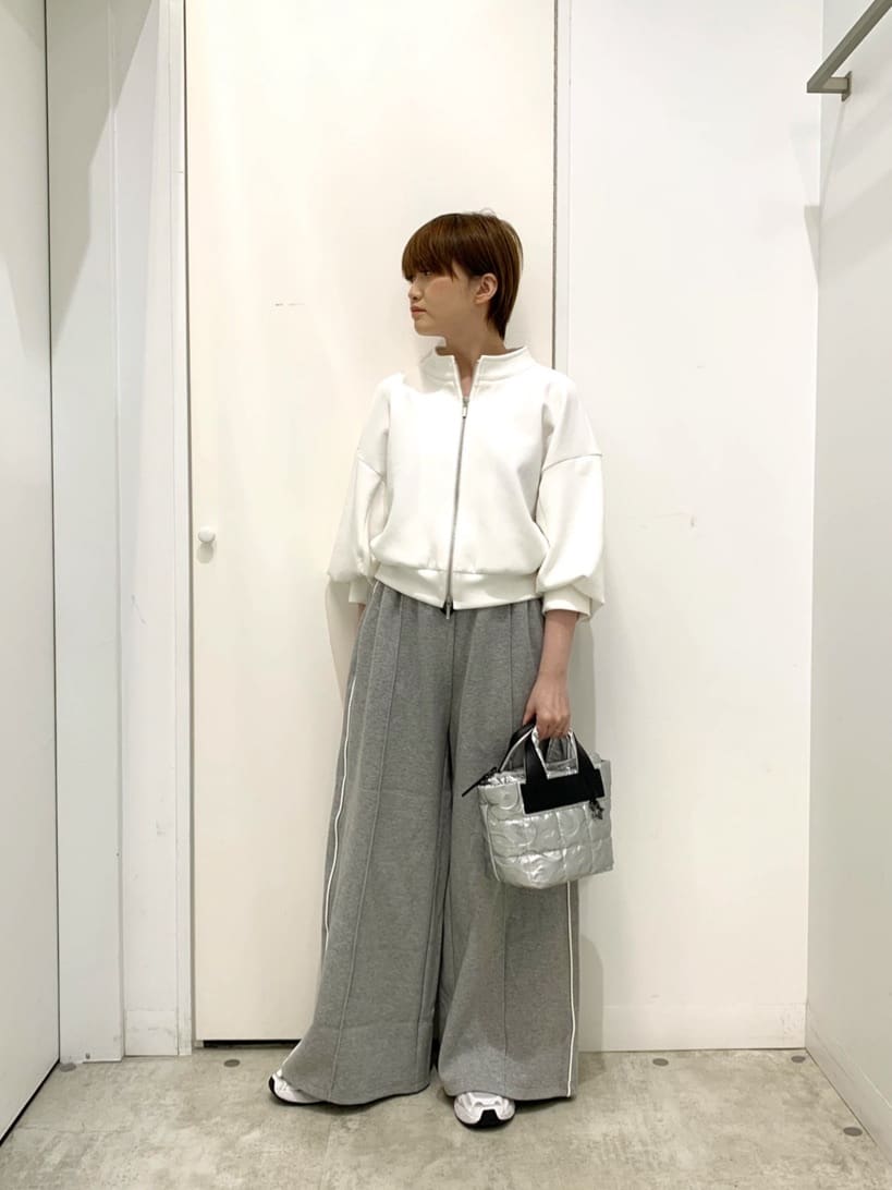 Vinの2WAYロゴミニバッグを使ったコーディネートを紹介します。｜Rakuten Fashion(楽天ファッション／旧楽天ブランドアベニュー)5374240