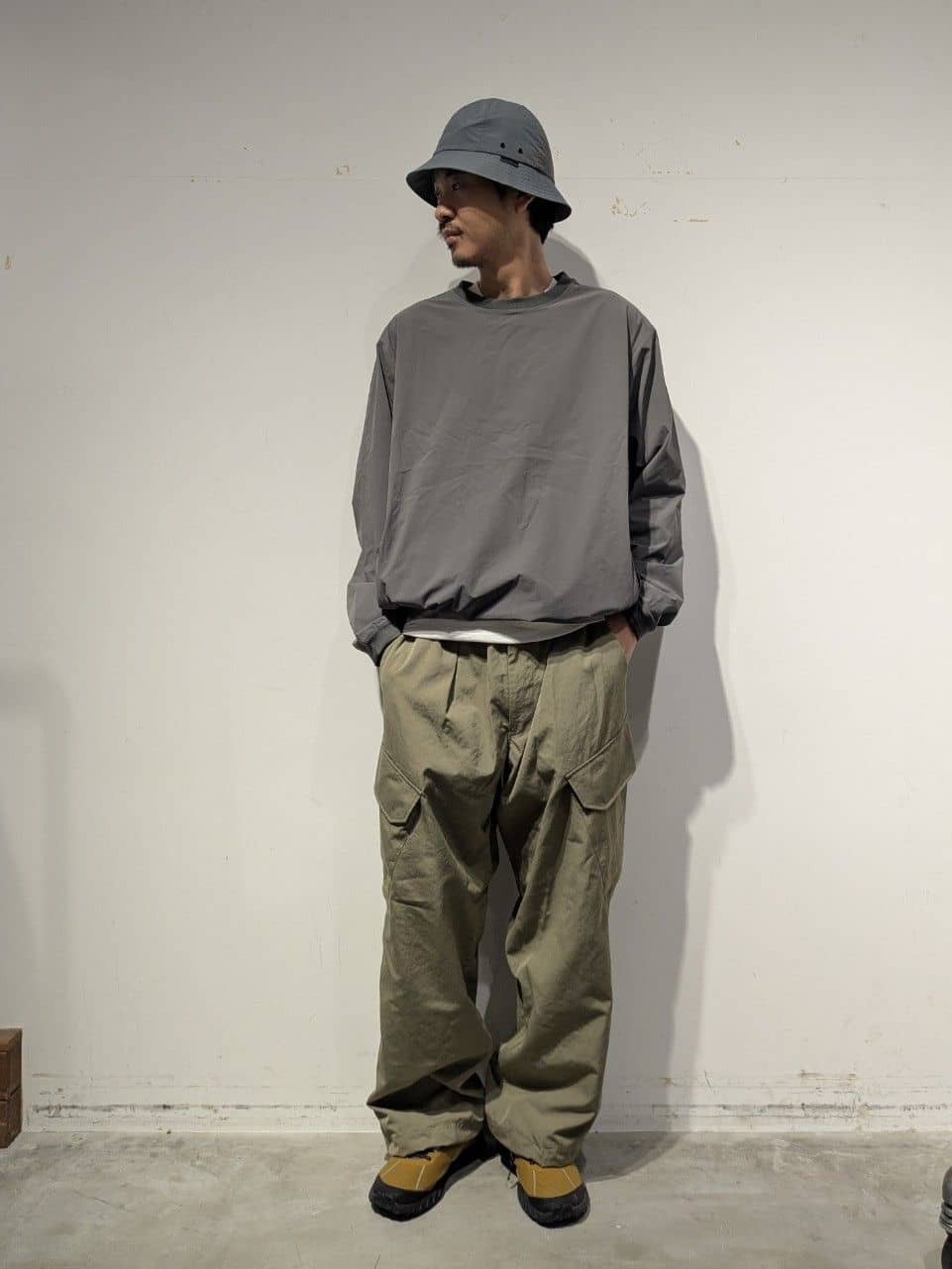 Snow PeakのTAKIBI Weather Cloth Pantsを使ったコーディネートを紹介します。｜Rakuten Fashion(楽天ファッション／旧楽天ブランドアベニュー)5378648