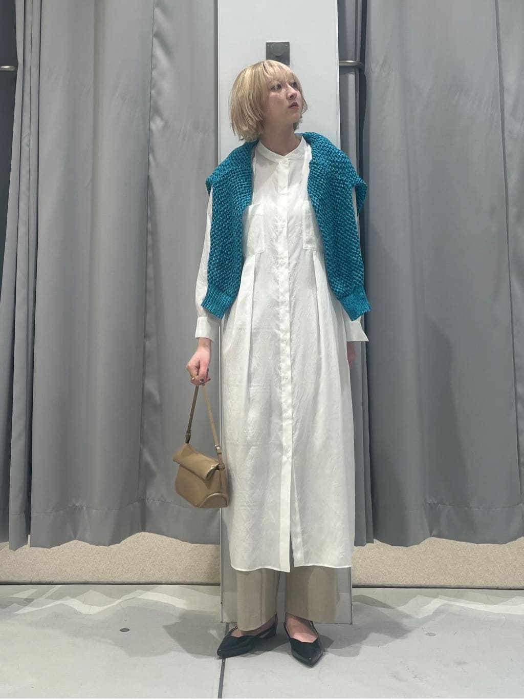 LASUDのワッシャーサテンバンドカラーロングシャツを使ったコーディネートを紹介します。｜Rakuten Fashion(楽天ファッション／旧楽天ブランドアベニュー)5380890