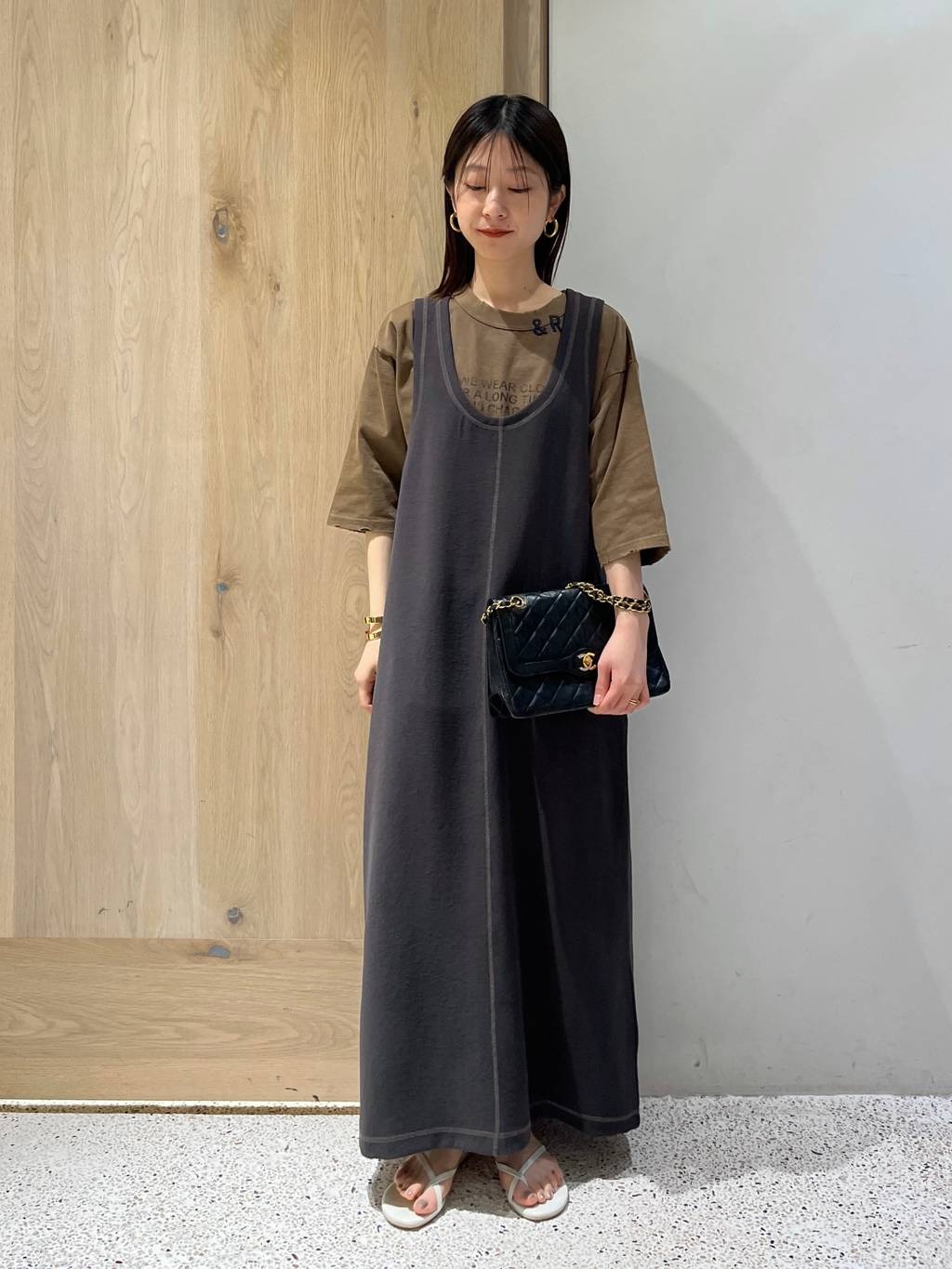 Curensologyの【UNIVERSAL OVERALL】別注ショートスリーブTシャツを使ったコーディネートを紹介します。｜Rakuten Fashion(楽天ファッション／旧楽天ブランドアベニュー)5391272