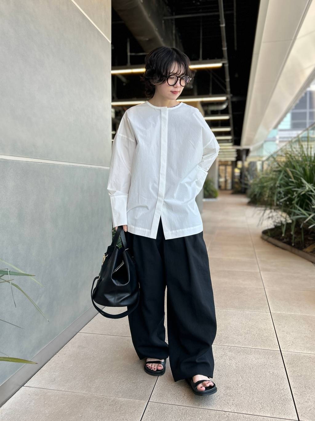 Curensologyのプレーンツータックパンツを使ったコーディネートを紹介します。｜Rakuten Fashion(楽天ファッション／旧楽天ブランドアベニュー)5391274
