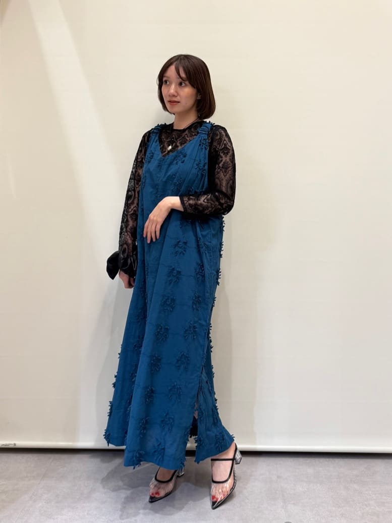 Vinの3Dフラワー刺繍コットンワンピースを使ったコーディネートを紹介します。｜Rakuten Fashion(楽天ファッション／旧楽天ブランドアベニュー)5395027