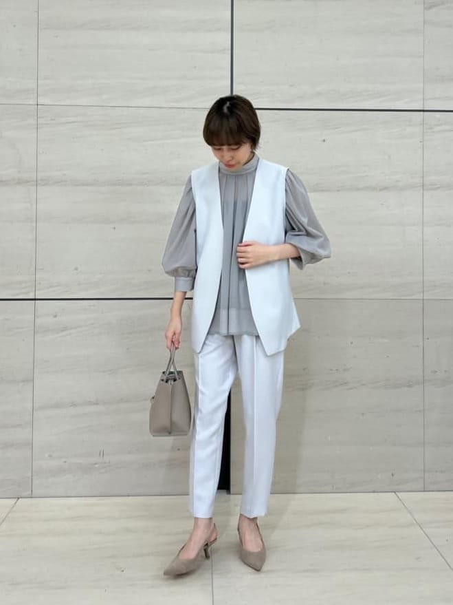 Vinのセンタープレステーパードパンツを使ったコーディネートを紹介します。｜Rakuten Fashion(楽天ファッション／旧楽天ブランドアベニュー)5398176