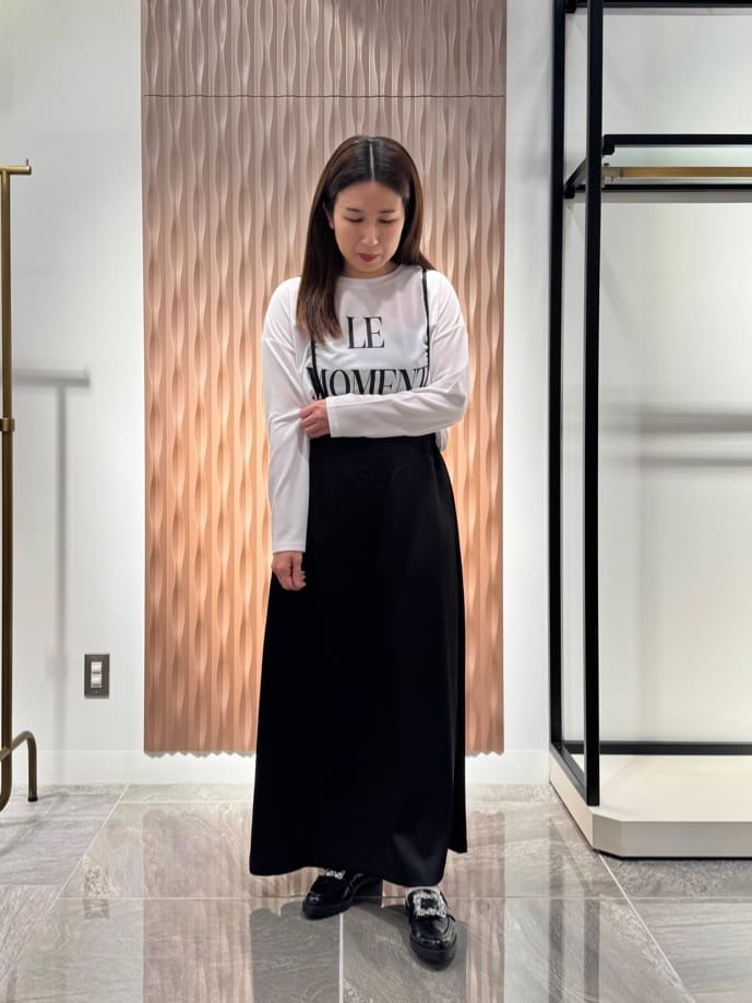 Vinのサテンサスペンドスカートを使ったコーディネートを紹介します。｜Rakuten Fashion(楽天ファッション／旧楽天ブランドアベニュー)5399487