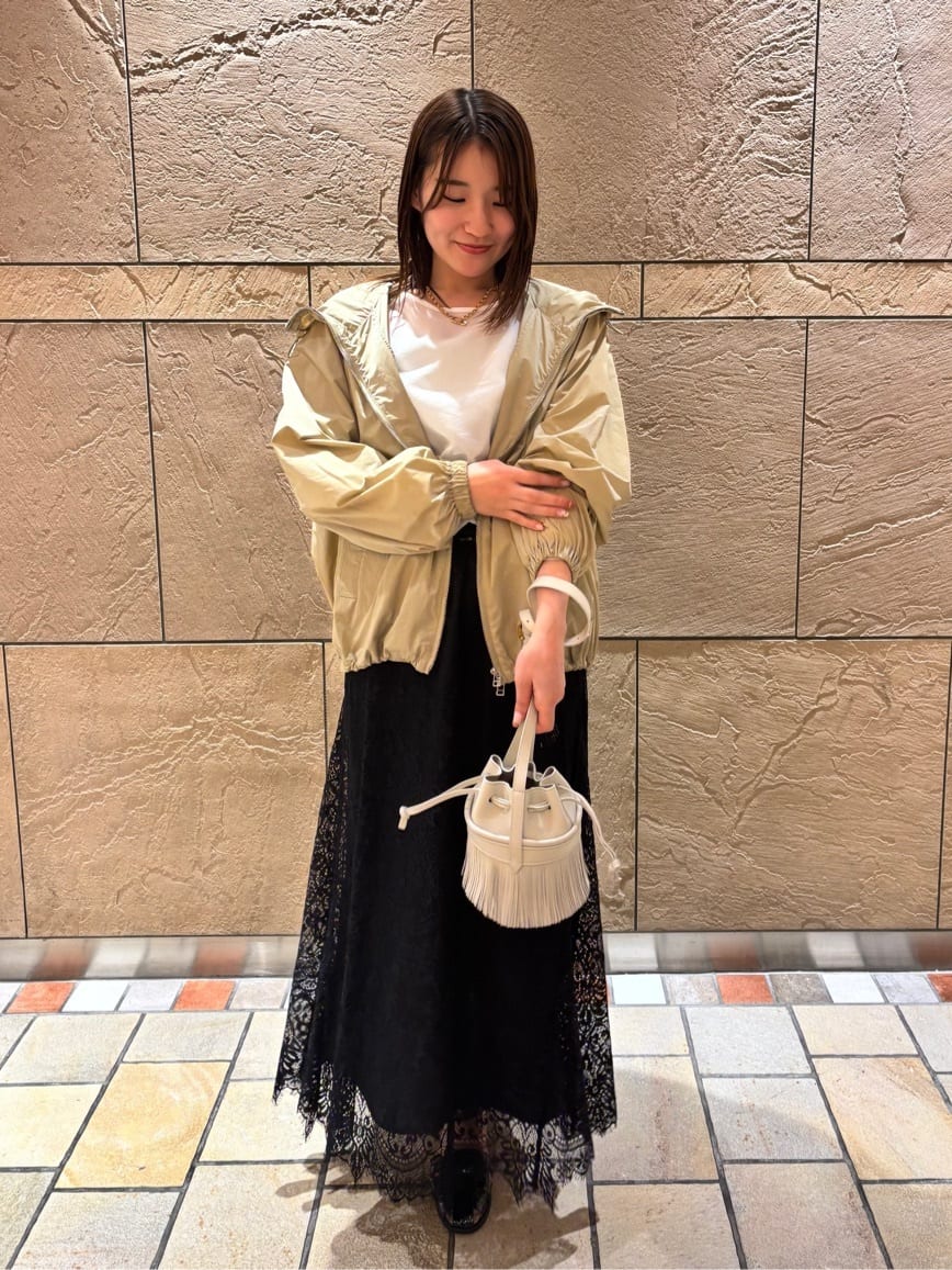 1er Arrondissementのオーガンジークルーネックブラウスを使ったコーディネートを紹介します。｜Rakuten Fashion(楽天ファッション／旧楽天ブランドアベニュー)5400180