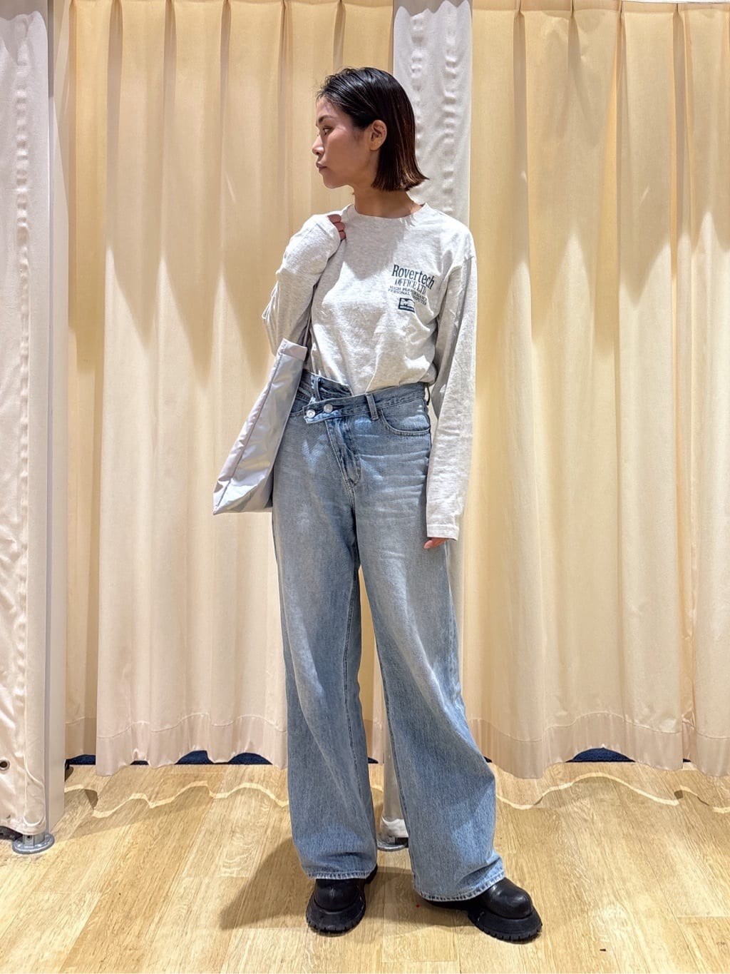 moussyのCROSS WAIST WIDE STRAIGHTを使ったコーディネートを紹介します。｜Rakuten Fashion(楽天ファッション／旧楽天ブランドアベニュー)5400969