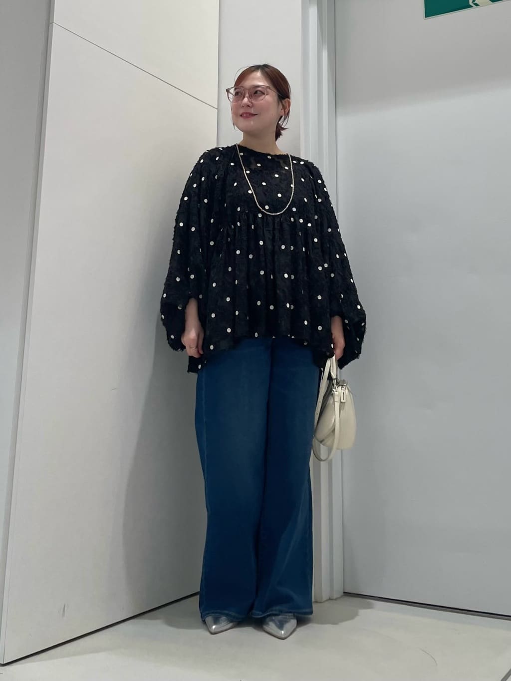 Vinのフラワージャガードシアードットブラウスを使ったコーディネートを紹介します。｜Rakuten Fashion(楽天ファッション／旧楽天ブランドアベニュー)5403255