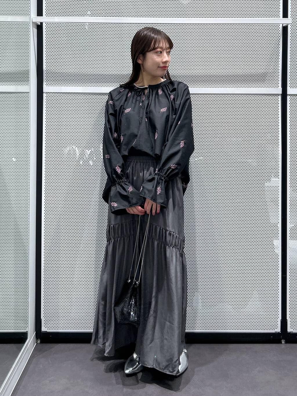 LAKOLEのフラワー刺繍ブラウスを使ったコーディネートを紹介します。｜Rakuten Fashion(楽天ファッション／旧楽天ブランドアベニュー)5405476