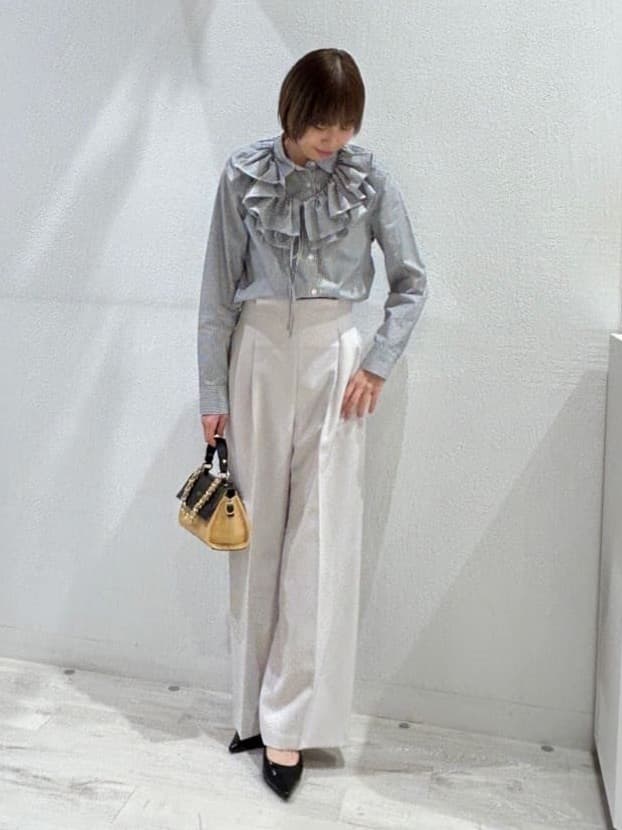 Vinのハイウエストセンタープレスパンツを使ったコーディネートを紹介します。｜Rakuten Fashion(楽天ファッション／旧楽天ブランドアベニュー)5411112
