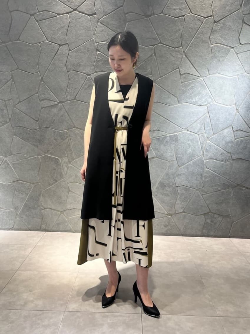 Vinのサイドスリットジレを使ったコーディネートを紹介します。｜Rakuten Fashion(楽天ファッション／旧楽天ブランドアベニュー)5413362