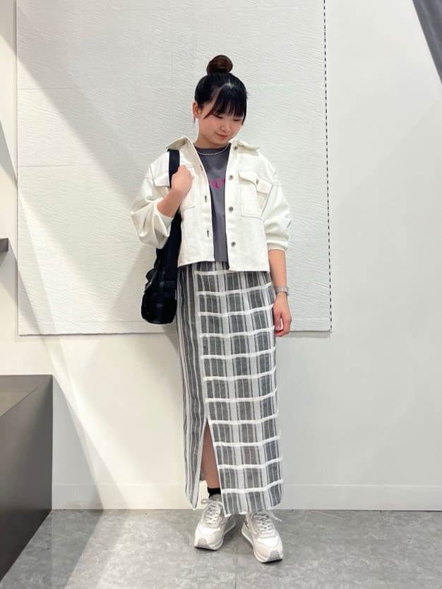 Vinのフロッキーネオンロゴプルオーバーを使ったコーディネートを紹介します。｜Rakuten Fashion(楽天ファッション／旧楽天ブランドアベニュー)5416127