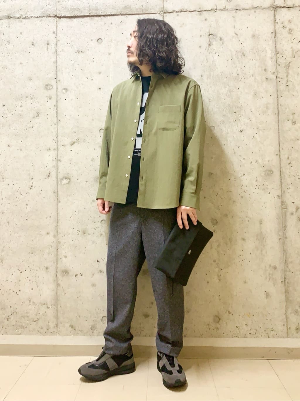 TAKEO KIKUCHIの【Made in JAPAN】麻調ショートカラーシャツを使ったコーディネートを紹介します。｜Rakuten Fashion(楽天ファッション／旧楽天ブランドアベニュー)5425479