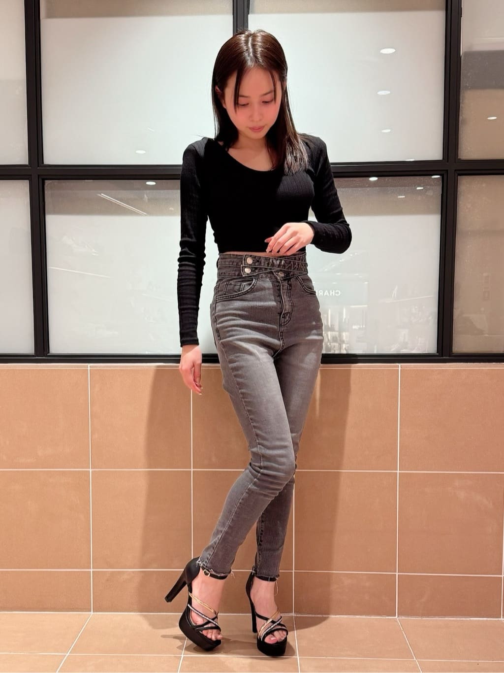 ESPERANZAのラインストーン*ゴールドライン厚底サンダルを使ったコーディネートを紹介します。｜Rakuten Fashion(楽天ファッション／旧楽天ブランドアベニュー)5429654