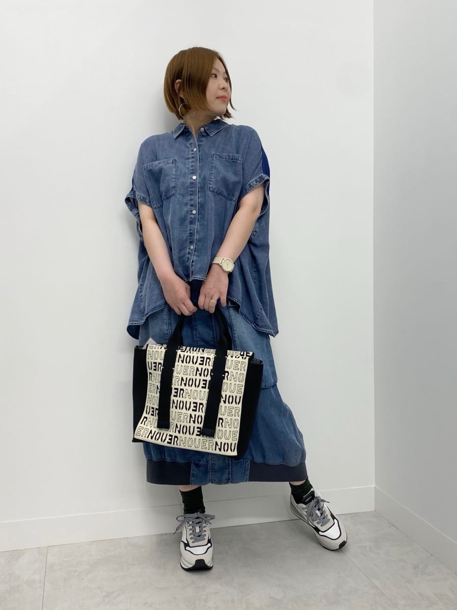 LASUDのドッキングデザインテンセルデニムシャツを使ったコーディネートを紹介します。｜Rakuten Fashion(楽天ファッション／旧楽天ブランドアベニュー)5436268