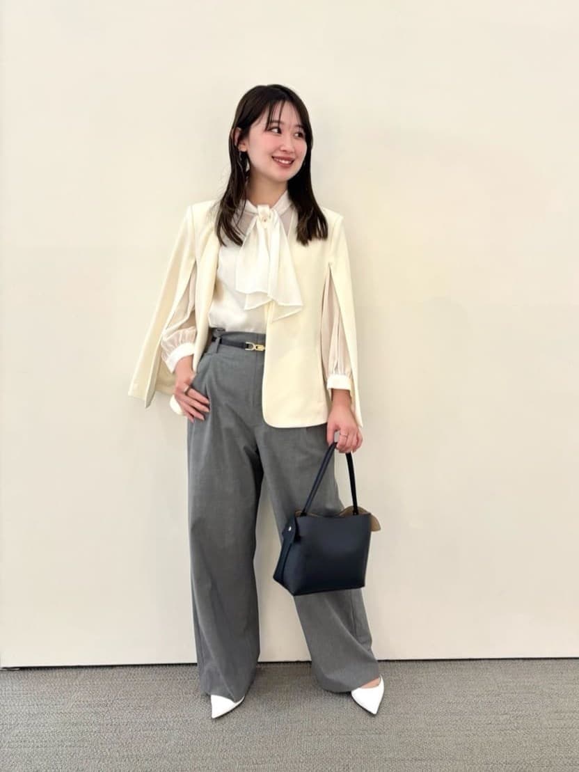 allurevilleの【LOULOU WILLOUGHBY】◇ リトルブラックケープジャケットを使ったコーディネートを紹介します。｜Rakuten Fashion(楽天ファッション／旧楽天ブランドアベニュー)5440336