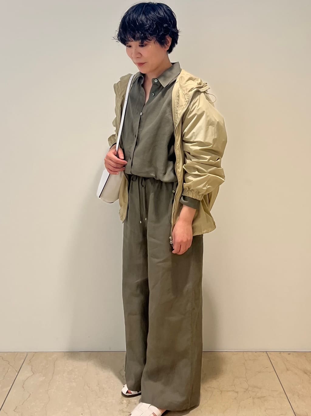 1er Arrondissementのウォッシュリネンシャツを使ったコーディネートを紹介します。｜Rakuten Fashion(楽天ファッション／旧楽天ブランドアベニュー)5442862