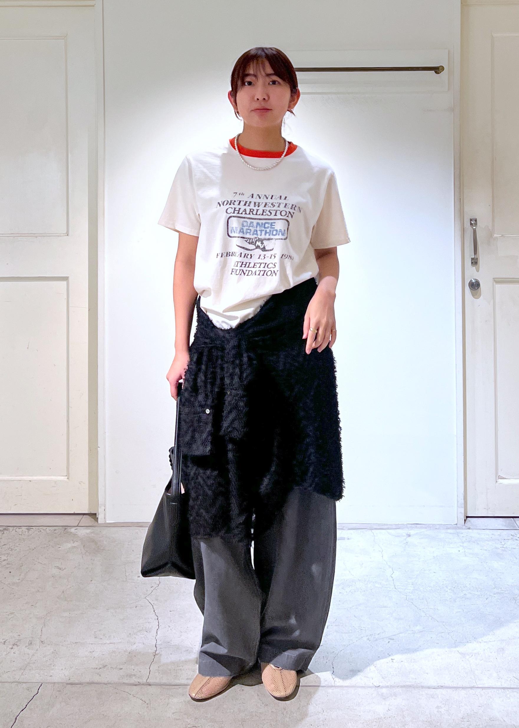 SALON adam et rope'のスプリットレザーミドルトートバッグ/バケットバッグ[WEB限定カラー/チャーム付き]を使ったコーディネートを紹介します。｜Rakuten Fashion(楽天ファッション／旧楽天ブランドアベニュー)5461997