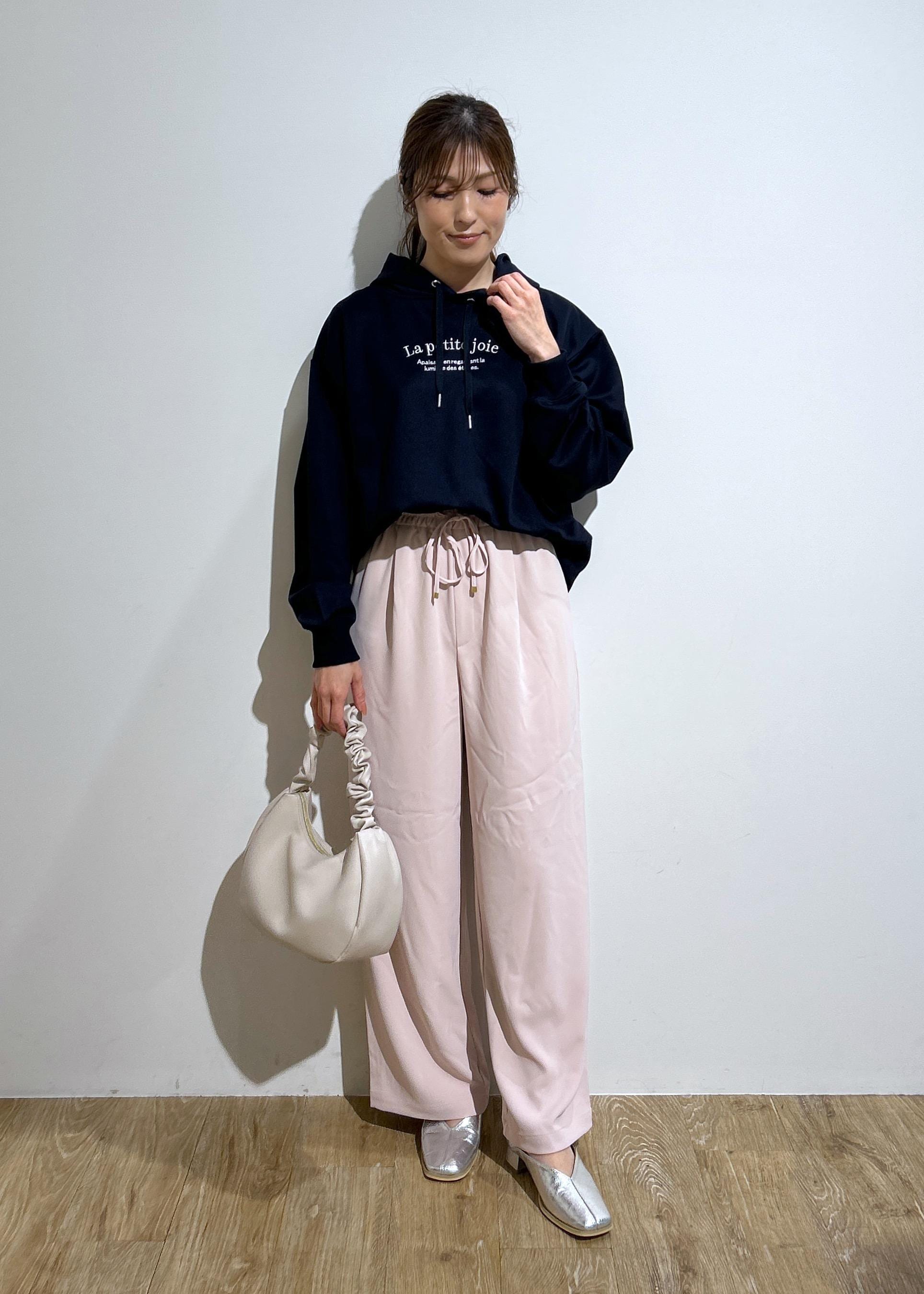 ROPE' PICNICのアソートロゴ刺繍裏毛フーディーを使ったコーディネートを紹介します。｜Rakuten Fashion(楽天ファッション／旧楽天ブランドアベニュー)5490348