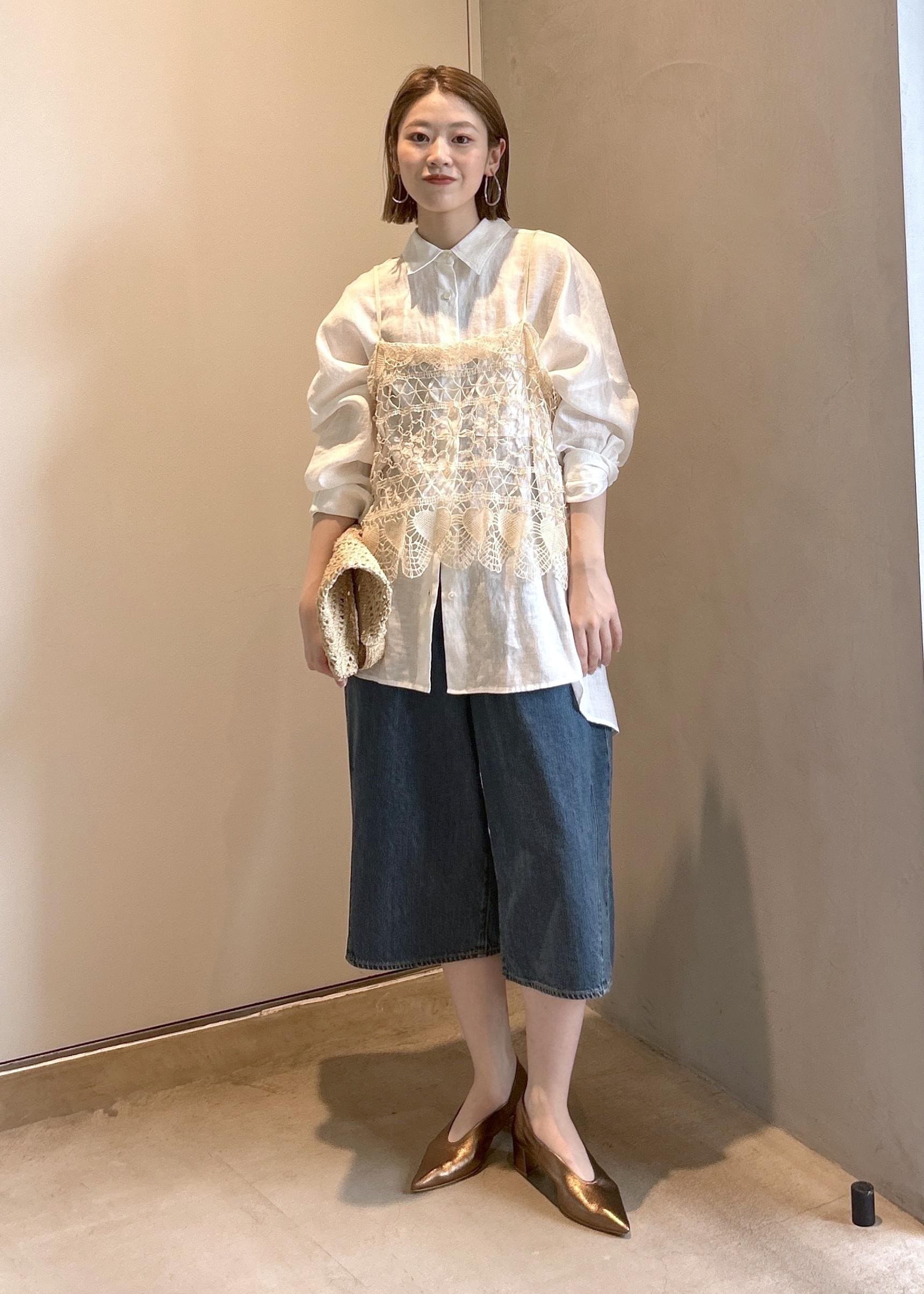 SALON adam et rope'のリネンオーバーシャツ[GENTLE LINEN]を使ったコーディネートを紹介します。｜Rakuten Fashion(楽天ファッション／旧楽天ブランドアベニュー)5519482