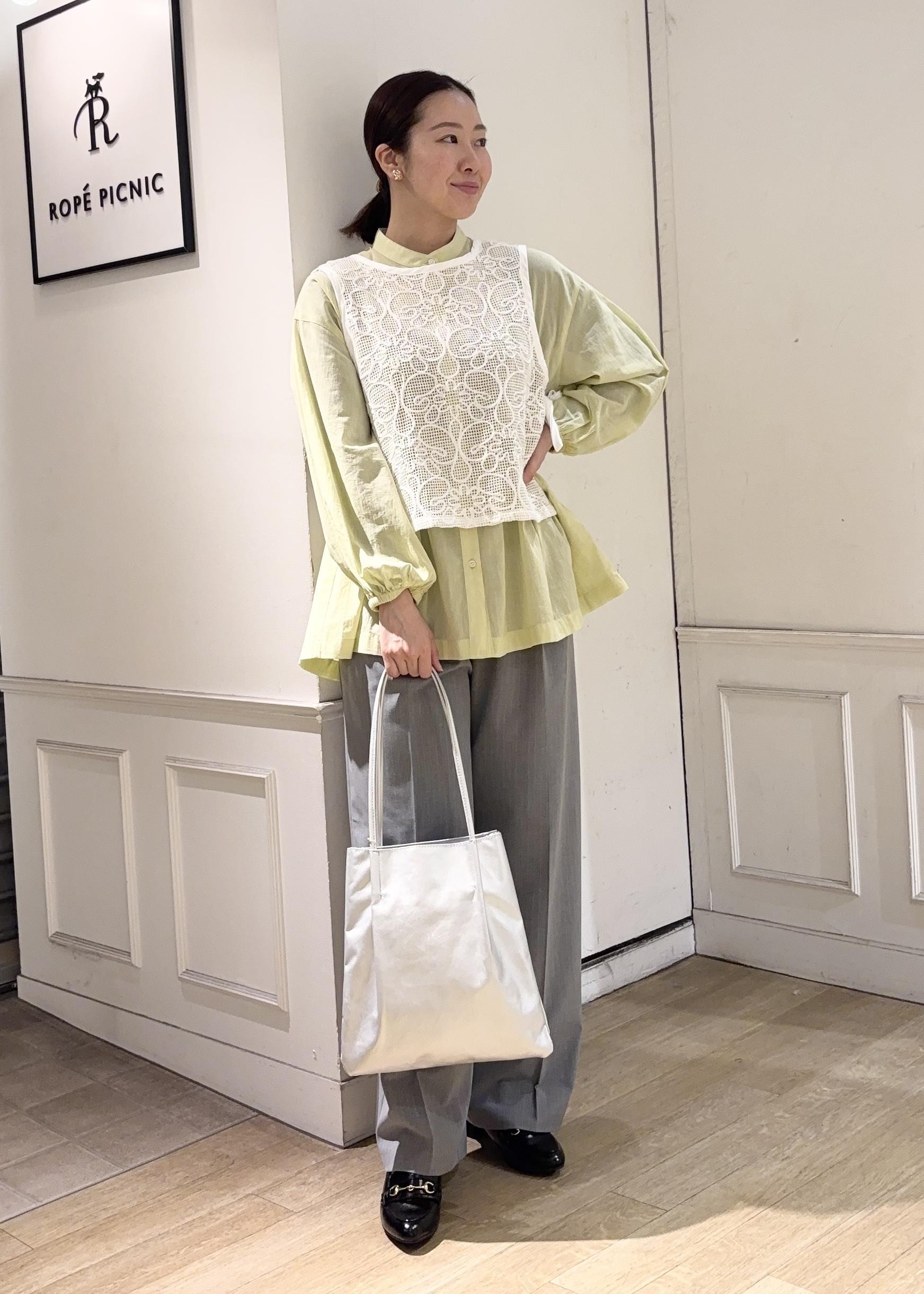 ROPE' PICNICのサイドリボンレースベストを使ったコーディネートを紹介します。｜Rakuten Fashion(楽天ファッション／旧楽天ブランドアベニュー)5519644