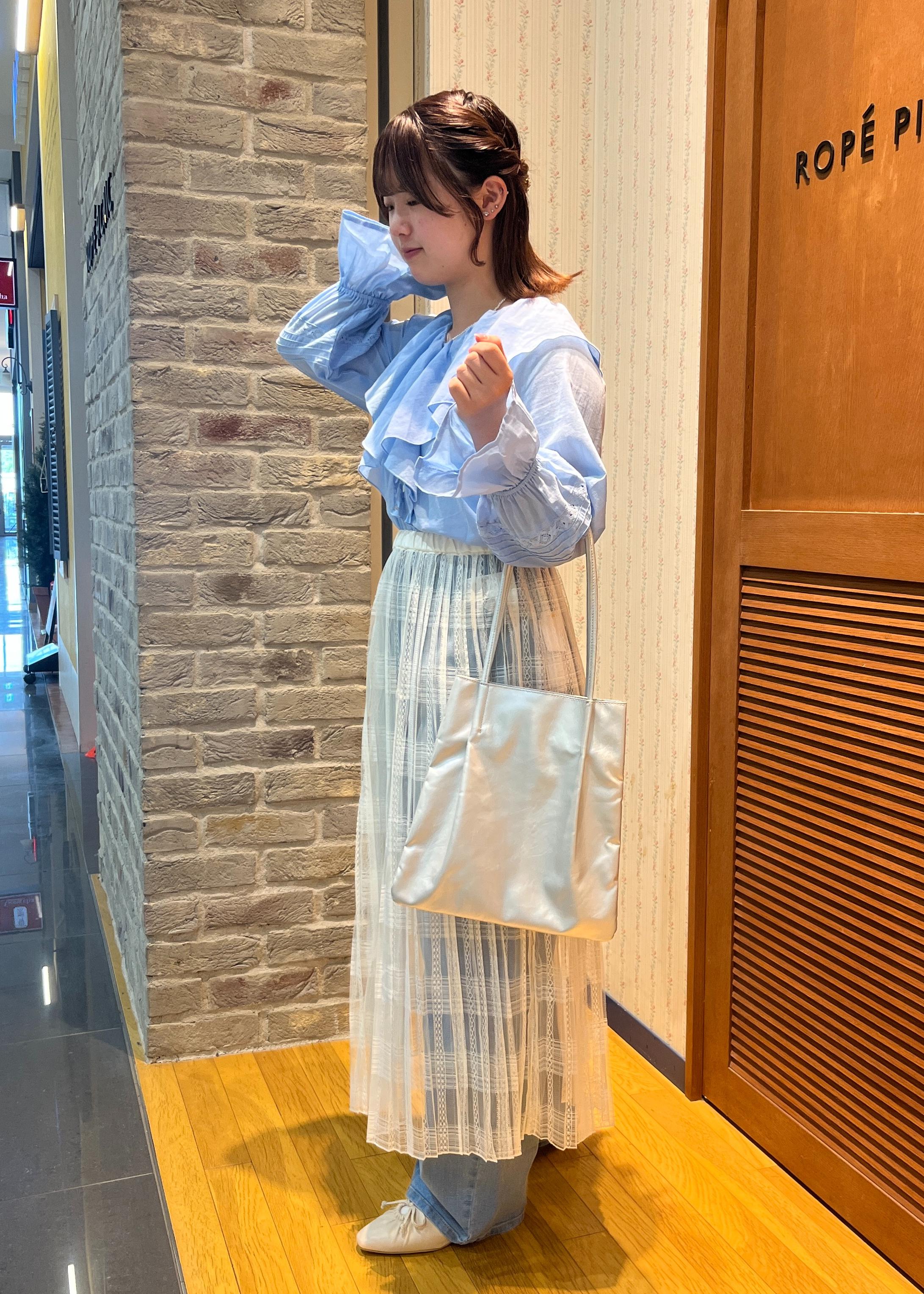 ROPE' PICNICの【接触冷感・通気性】お着軽シャツシリーズ/綿ボイルフリルブラウスを使ったコーディネートを紹介します。｜Rakuten Fashion(楽天ファッション／旧楽天ブランドアベニュー)5545653