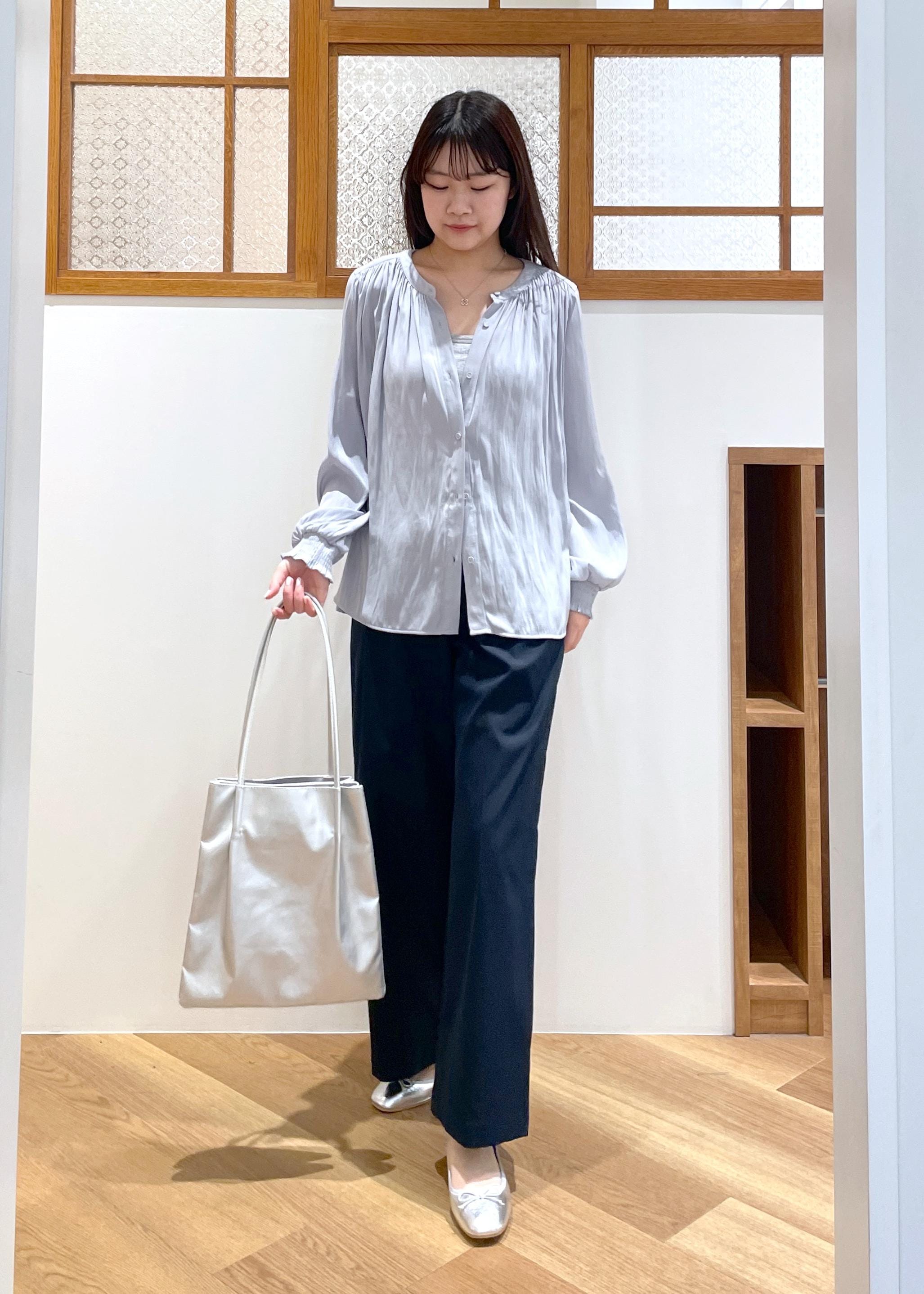 ROPE' PICNICの割繊ギャザーブラウスを使ったコーディネートを紹介します。｜Rakuten Fashion(楽天ファッション／旧楽天ブランドアベニュー)5546091