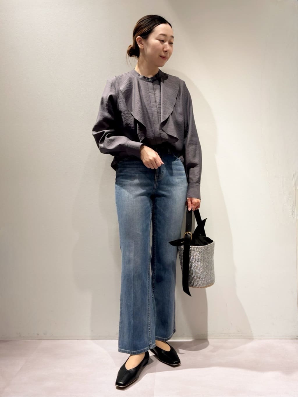 qualiteのレイヤードラッフルブラウスを使ったコーディネート