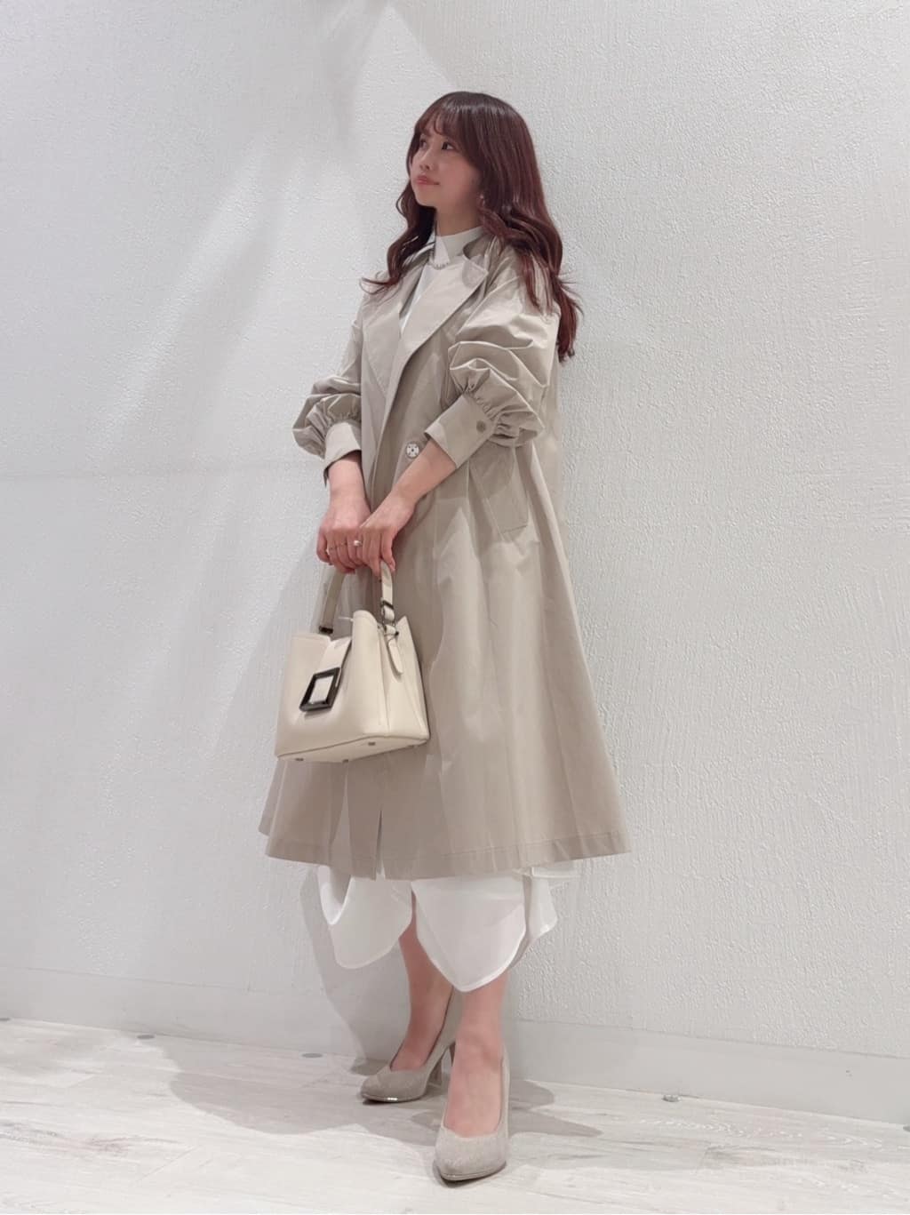 Vinの立体フラワーモチーフノースリーブニットを使ったコーディネートを紹介します。｜Rakuten Fashion(楽天ファッション／旧楽天ブランドアベニュー)5456661