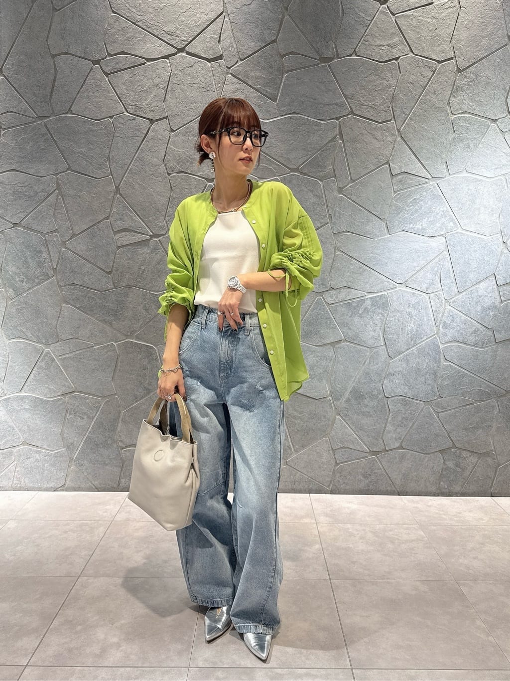 Vinのシャーリングスリーブシアーブラウスを使ったコーディネートを紹介します。｜Rakuten Fashion(楽天ファッション／旧楽天ブランドアベニュー)5460203