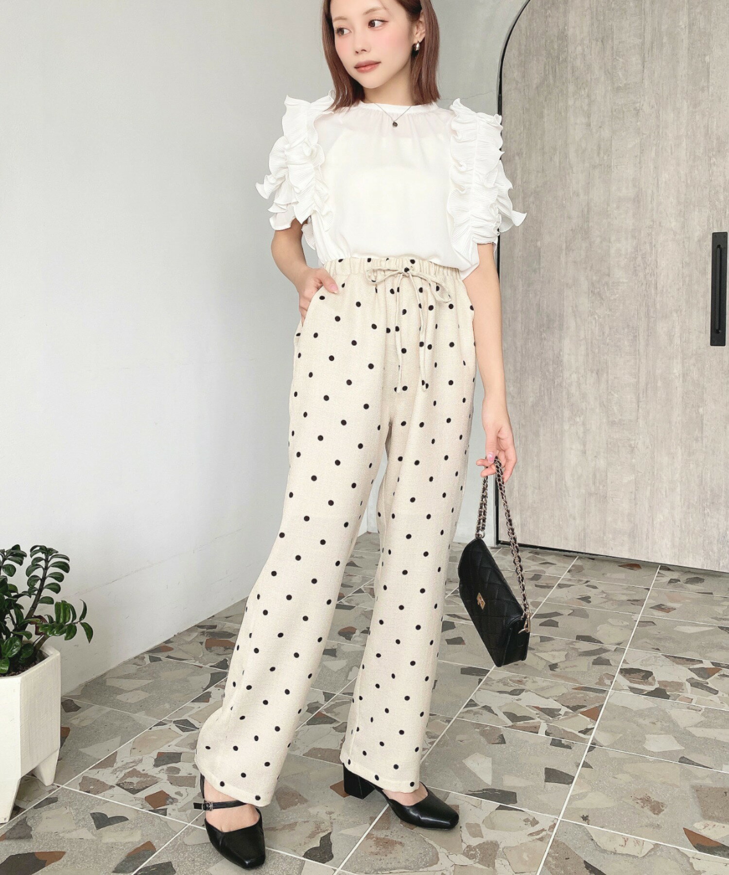 moment+のフェイクレザーキルティング チェーンショルダーバッグを使ったコーディネートを紹介します。｜Rakuten Fashion(楽天ファッション／旧楽天ブランドアベニュー)5461840