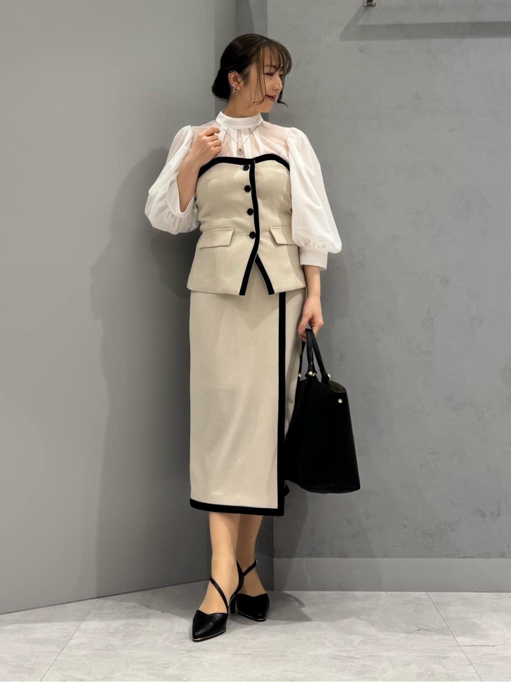 Vinのシアーパフスリーブブラウスを使ったコーディネートを紹介します。｜Rakuten Fashion(楽天ファッション／旧楽天ブランドアベニュー)5463970