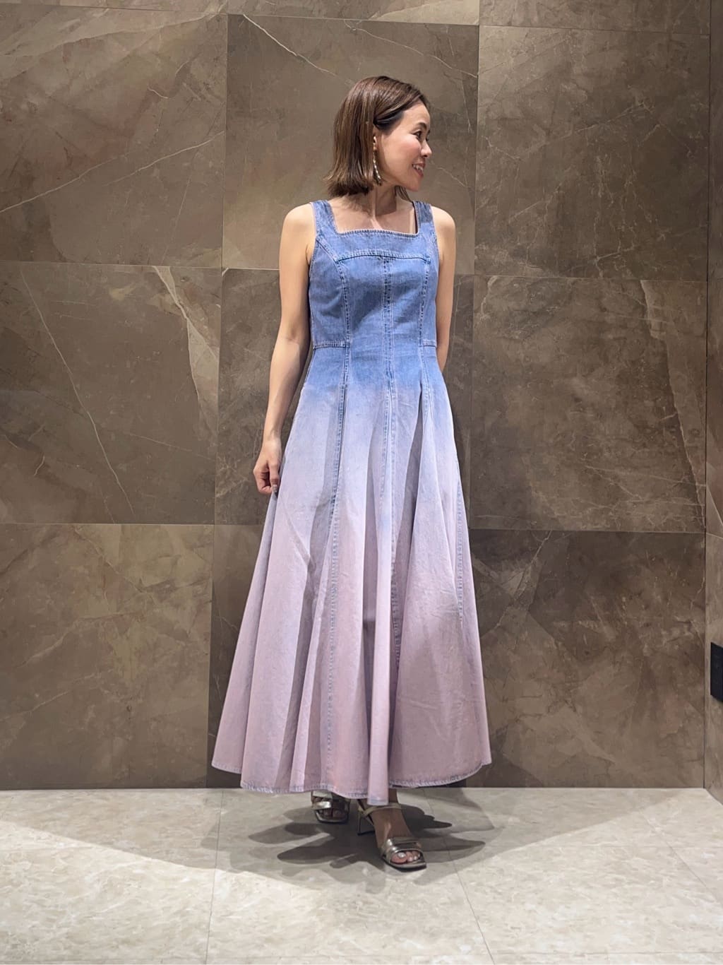 GRACE CONTINENTALのデニム切替サーキュラーワンピースを使った 