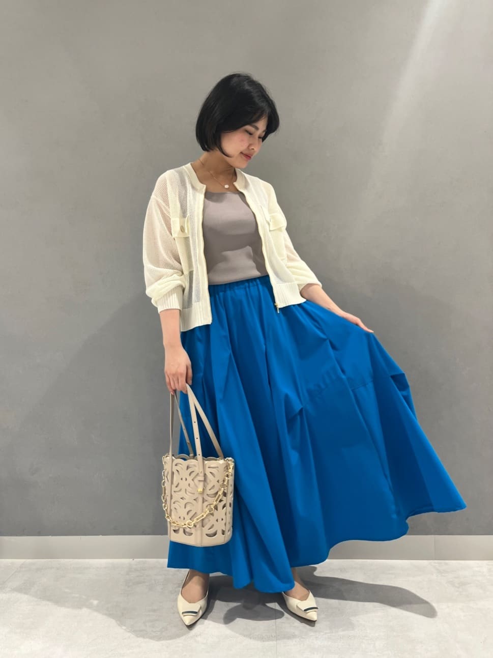 Vinの透かし編みニットジップカーディガンを使ったコーディネートを紹介します。｜Rakuten Fashion(楽天ファッション／旧楽天ブランドアベニュー)5470991