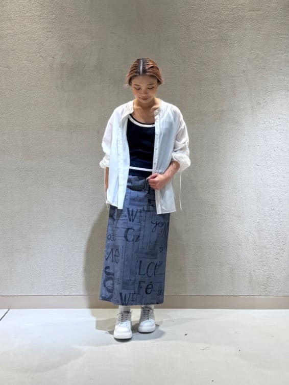 Vinのシャーリングスリーブシアーブラウスを使ったコーディネートを紹介します。｜Rakuten Fashion(楽天ファッション／旧楽天ブランドアベニュー)5472096