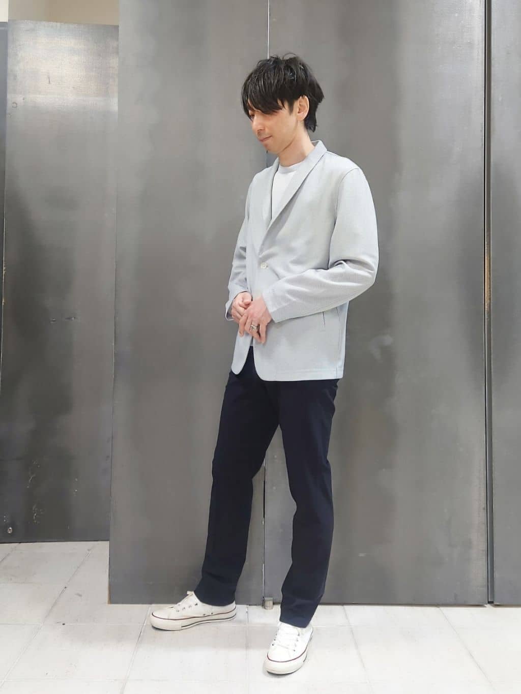 TAKEO KIKUCHIのカラーブロッキング プルオーバー ニットを使ったコーディネートを紹介します。｜Rakuten Fashion(楽天ファッション／旧楽天ブランドアベニュー)5476711