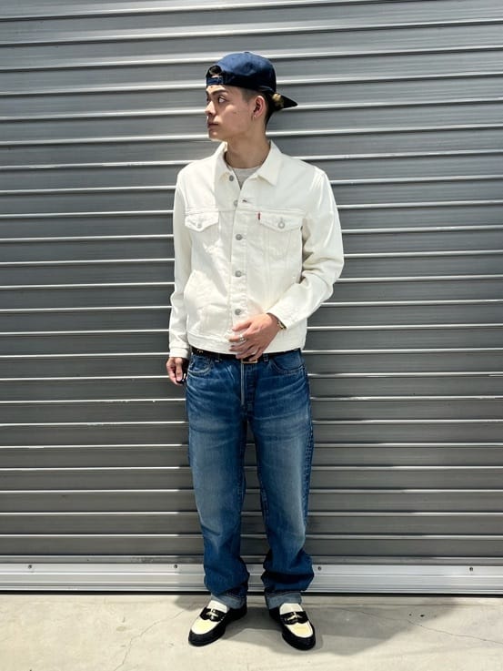 Levi'sのトラッカージャケット ホワイト EVERLASTING LIGHTを