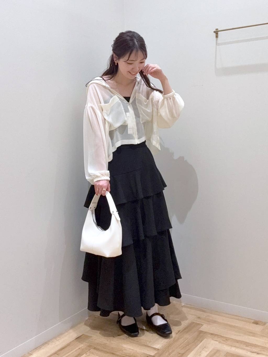 mysty womanの【SサイズWEB限定】アシメティアードスカートを使ったコーディネートを紹介します。｜Rakuten Fashion(楽天ファッション／旧楽天ブランドアベニュー)5483669
