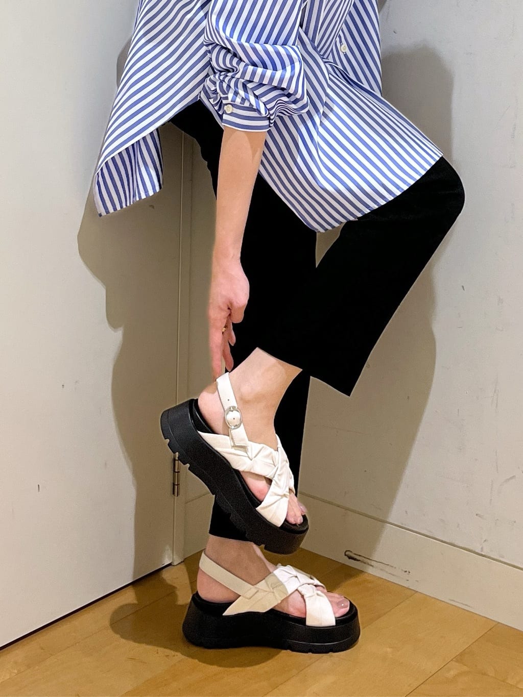 STACCATOのクロスベッセルサンダルを使ったコーディネートを紹介します。｜Rakuten Fashion(楽天ファッション／旧楽天ブランドアベニュー)5485039