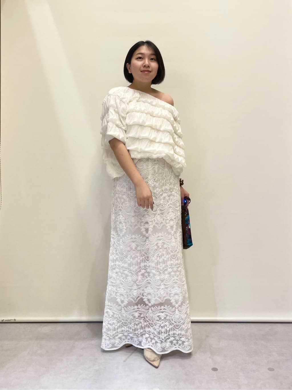 Vinのシャーリングオフショルトップスを使ったコーディネートを紹介します。｜Rakuten Fashion(楽天ファッション／旧楽天ブランドアベニュー)5485129