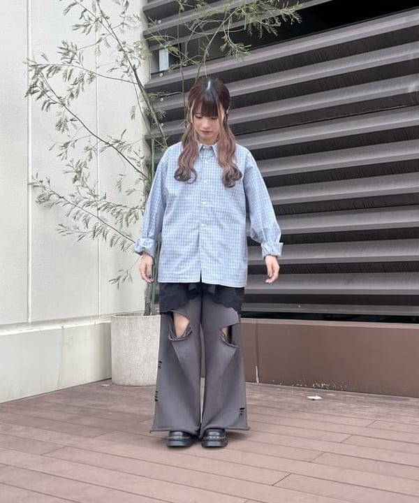 BEAMS HEARTの【9/25新規値下げ】ダメージ スウェット パンツを使ったコーディネートを紹介します。｜Rakuten Fashion(楽天ファッション／旧楽天ブランドアベニュー)5488534