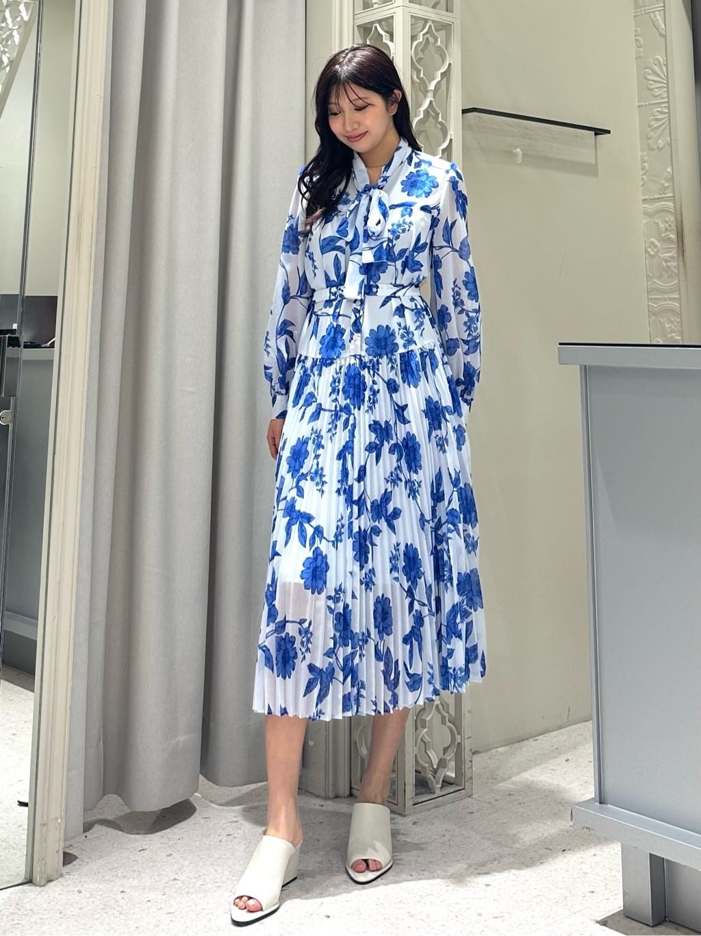 GRACE CONTINENTALのフラワープリントプリーツワンピースを使っ GRACE CONTINENTALのフラワープリントプリーツワンピースを使っ